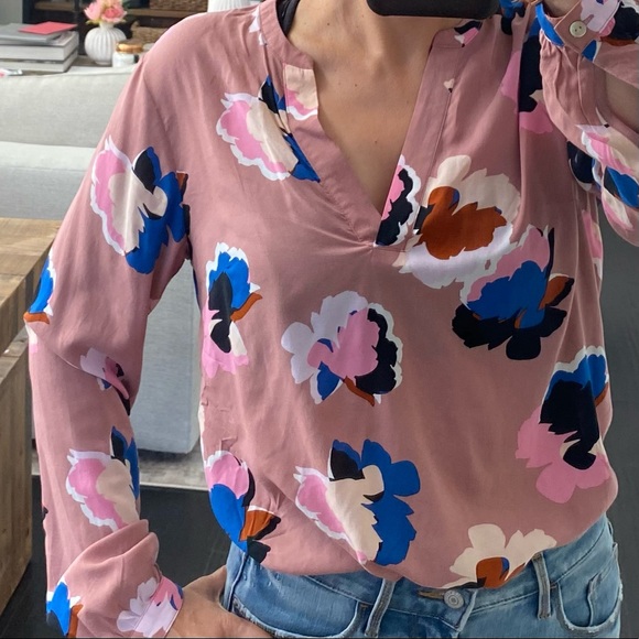 Never worn Floral blouse great condition Size small - Picture 2 of 4